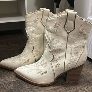 MIA- Cowgirl Boots Size 9